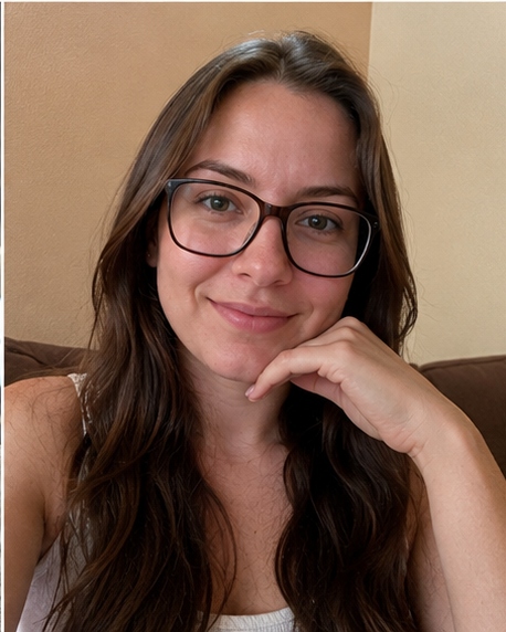 Larissa Mendes, afiliada com expressão confiante